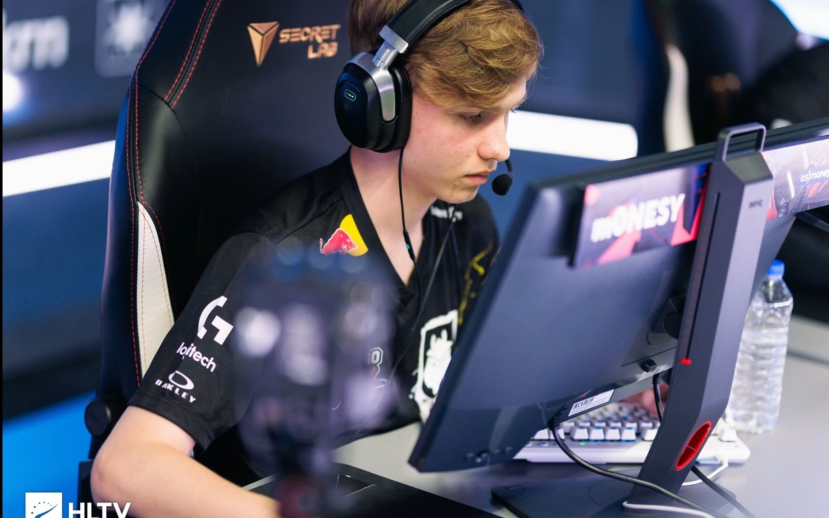 以其新颖独 以其新颖独